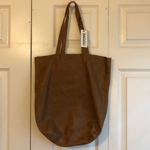 BAGGU leather women’s basic tote in tan